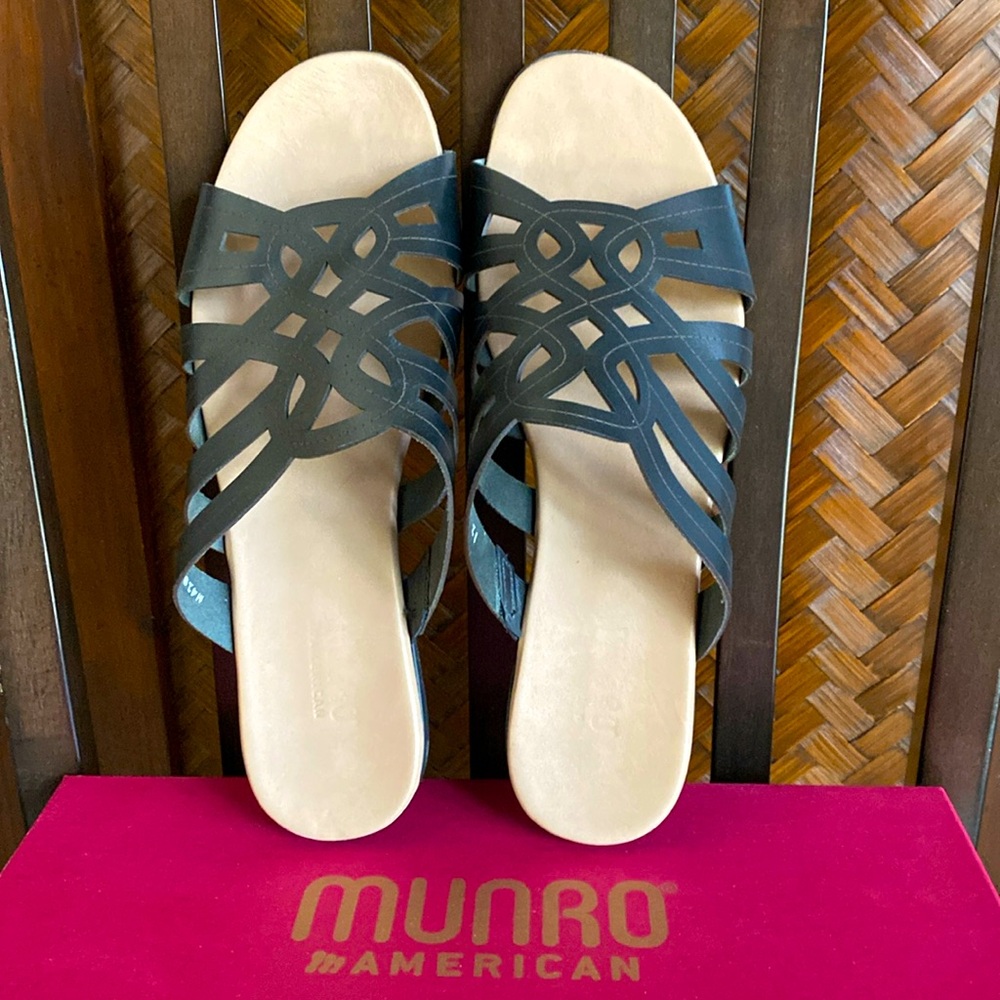 MUNRO - BLACK MALIA SANDAL 12WW